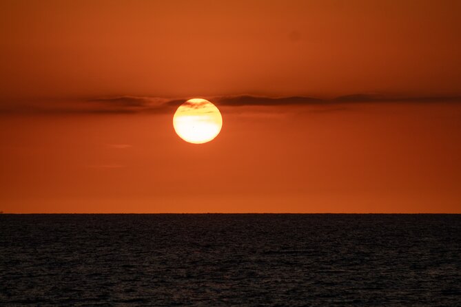 2 Hours Catamaran Sunset Tour - Live Saxophone and the Crew: Why the Mood Feels Different