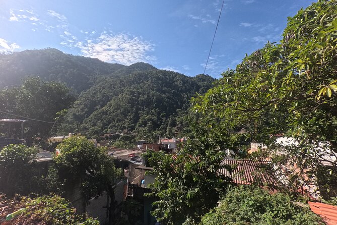 Adventure route: Hike to Cascada Escondida - Guide Elian and the Small Group Advantage