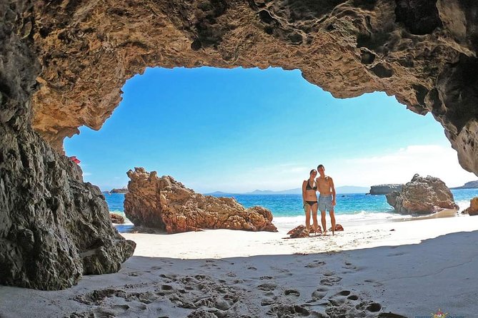 Catamaran Islas Marietas - Snorkel & Open Bar - Onboard vibe, entertainment, and the group size reality check