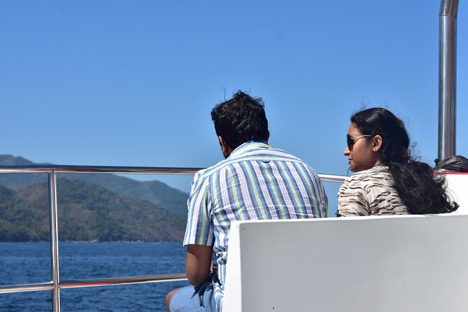 Catamaran Yelapa Beach Tour with Snorkeling, Food and Open Bar - Meeting in Puerto Magico, check-in, and the reality of start times