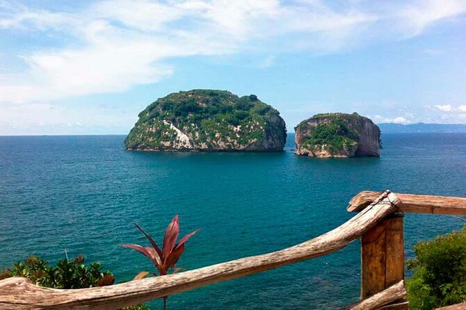 City Tour Express in Puerto Vallarta and Paradise Beaches - Los Arcos: The 15-Minute Vallarta Icon Photo Stop