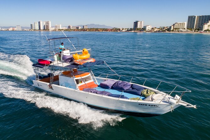Famous Pato Bobo Adventure Boat - Entering the world of a Pato Bobo private sports boat