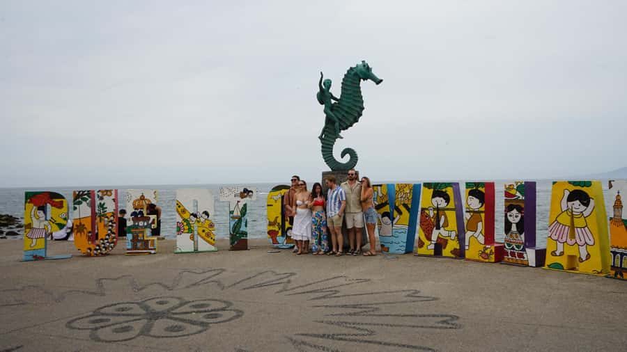 Guided tour of Vallarta in one day - Malecon arches and city icons: where the photos actually make sense