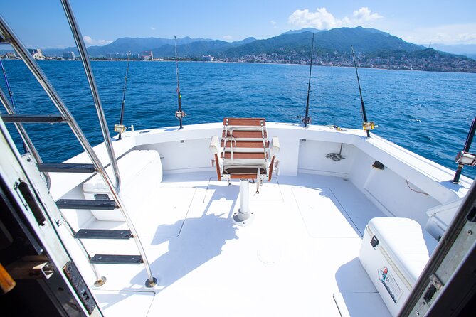 Hatteras 42-44' Classic Yachts in Puerto & Nuevo Vallarta - Crew Quality, Whale Spotting, and the Food Moment