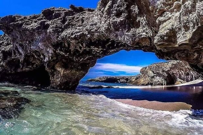 Hidden Beach - Marietas Islands - Meet at Muelle Los Peines, then settle into the small-boat rhythm