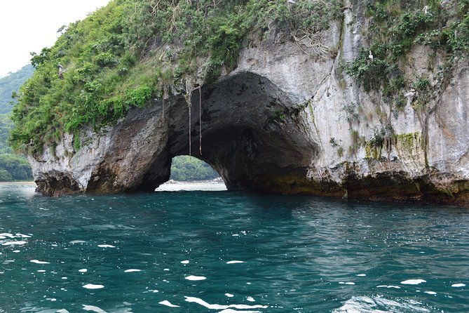 Los Arcos, Animas and Quimixto Snorkel Cruise in Puerto Vallarta All Inclusive - Paddle boards and kayaks: fun when the water cooperates