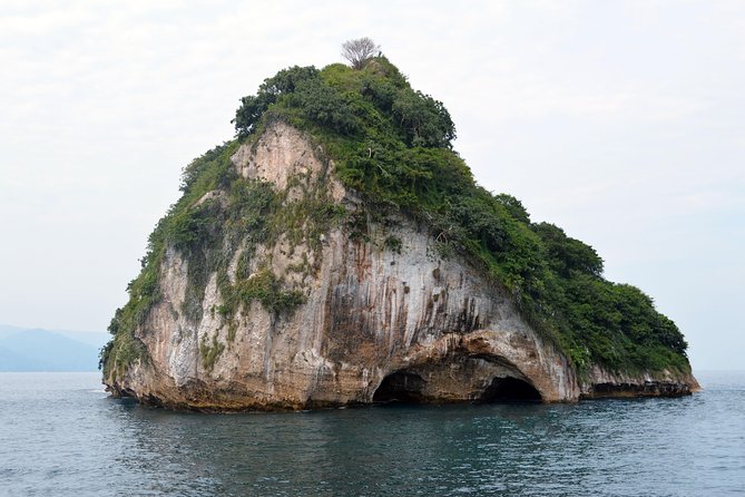 Los Arcos, Animas and Quimixto Snorkel Cruise in Puerto Vallarta All Inclusive - Your first snorkeling zone: what Los Arcos is like from the boat