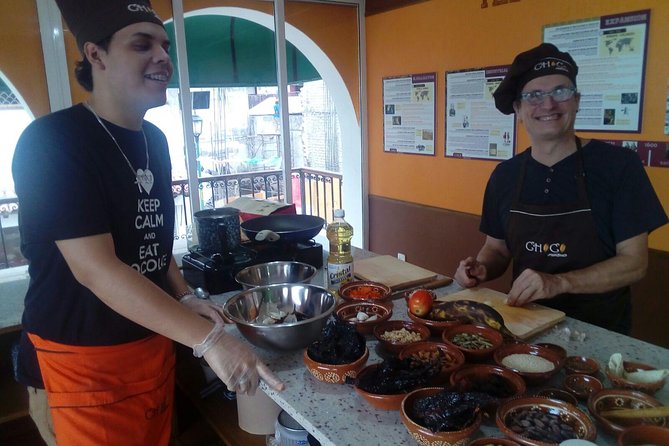 Make your own Mole Poblano in Puerto Vallarta - Market Time for Chiles and Mexican Cacao: The Skill Hidden in Shopping