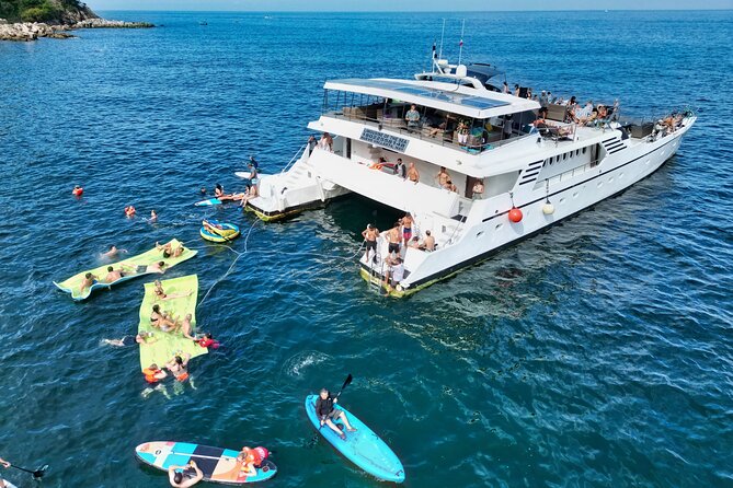 Mega Yacht Limousine of the Sea 1: Puerto Vallarta - The open bar setup: what you’ll actually get onboard
