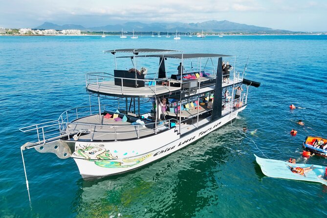 Private Yacht Charter ChicaFUN 2 Waterslides All Inclusive - Meeting points, pickup limits, and how to plan the start smoothly