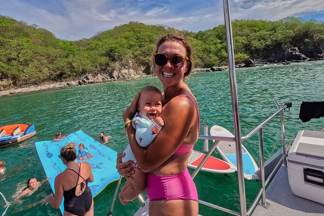 Private Yacht Charter ChicaFUN 3 Waterslides All Inclusive - Crew and vibe: you’re not left to figure it out