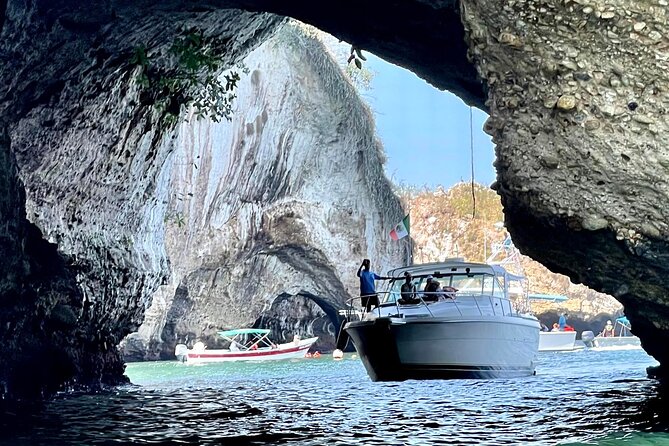 Private Yacht, Sightseeing, Snorkeling and Private beaches - How the Los Arcos de Mismaloya Snorkeling Spot Changes the Whole Trip