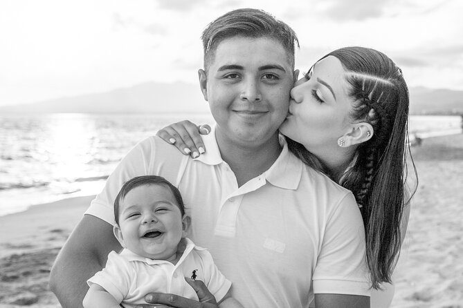 Professional photographer - Puerto Vallarta - Nuevo Vallarta, photo session - Price and value: $210 per group, and what makes it feel fair