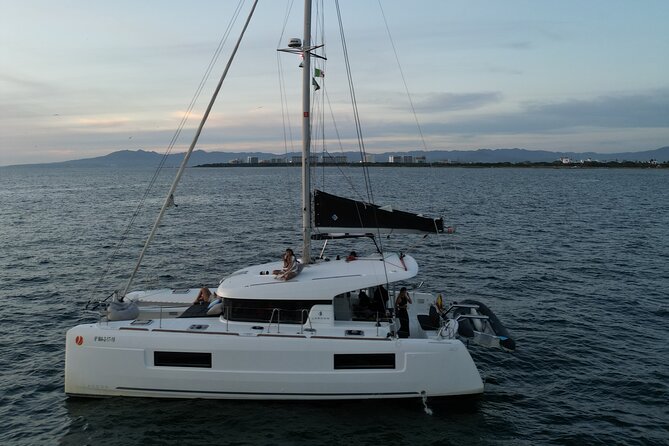 Puerto Vallarta: Coast & Fun 4h All Inclusive on 40' Lagoon - Chef-Made A La Carte Lunch Plus Unlimited Premium Drinks