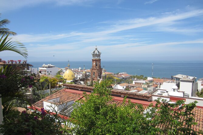 Puerto Vallarta Historical El Centro: A Self-Guided Audio Tour - Malecon warm-up: from the sea-facing start to Los Arcos Amphitheater