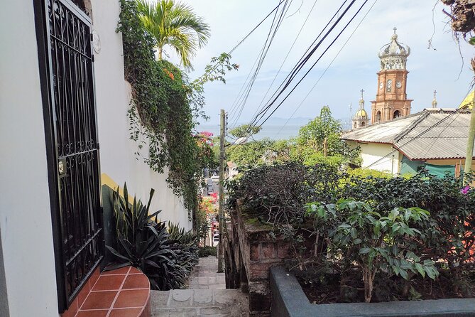 Puerto Vallarta Historical El Centro: A Self-Guided Audio Tour - Plaza de Armas: gossip, goods, and over 100 years of everyday life
