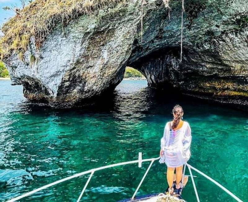Puerto Vallarta: Los Arcos Islands Boat Tour and Snorkeling - Los Arcos National Marine Park: Five Islands, Bird Caves, and Real Habitat Talk