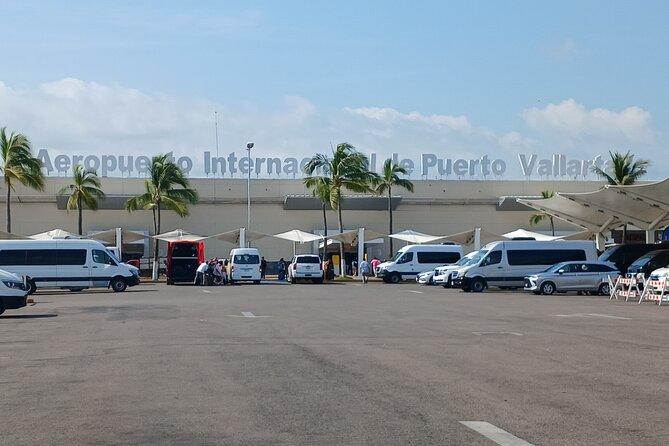 PVR VIP Round trip transfers Airport - Downtown - Airport - Who this transfer is best for