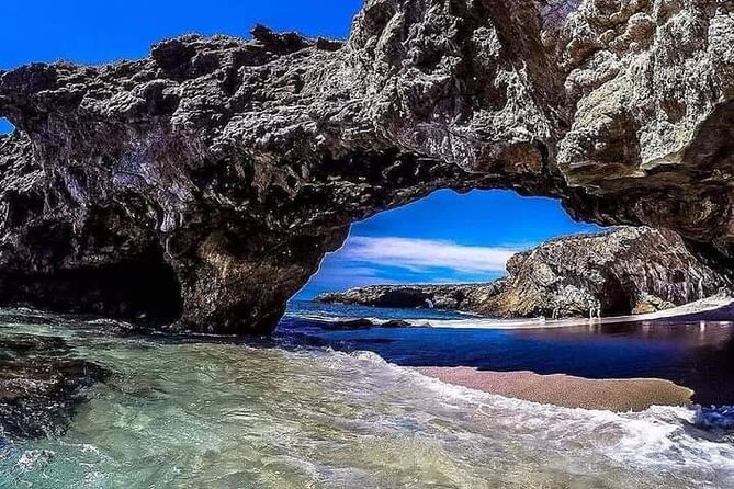 Snorkel & Playa nopalera • Small Group Tour • Punta Mita - Snorkeling at Islas Marietas: equipment, guide support, and real water time