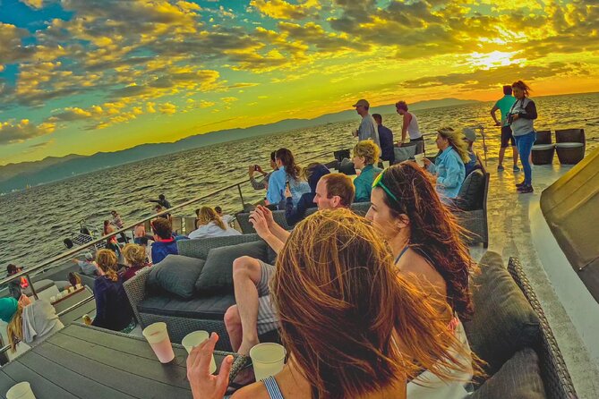 Sunsets and Whales Mega Yachts ALL INCLUSIVE: Puerto Vallarta - Sunset return: the part you should plan around