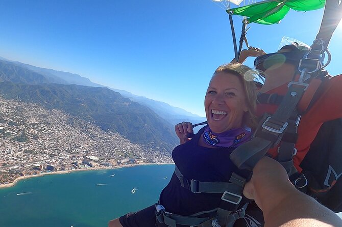 Tandem Skydive in Puerto Vallarta With Beach Landing - The Cessna 182 flight: 25 minutes of Puerto Vallarta before the jump